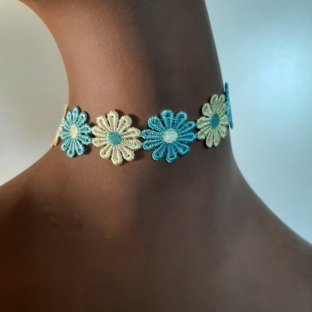Aqua & Baby Yellow Daisy Choker.